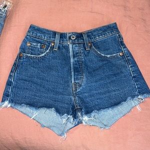 levi shorts